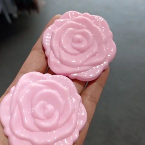 ๐ฉต3/$20๐ฉต Pink Rose Shaped mini compact travel mirror - Picture 2 of 2